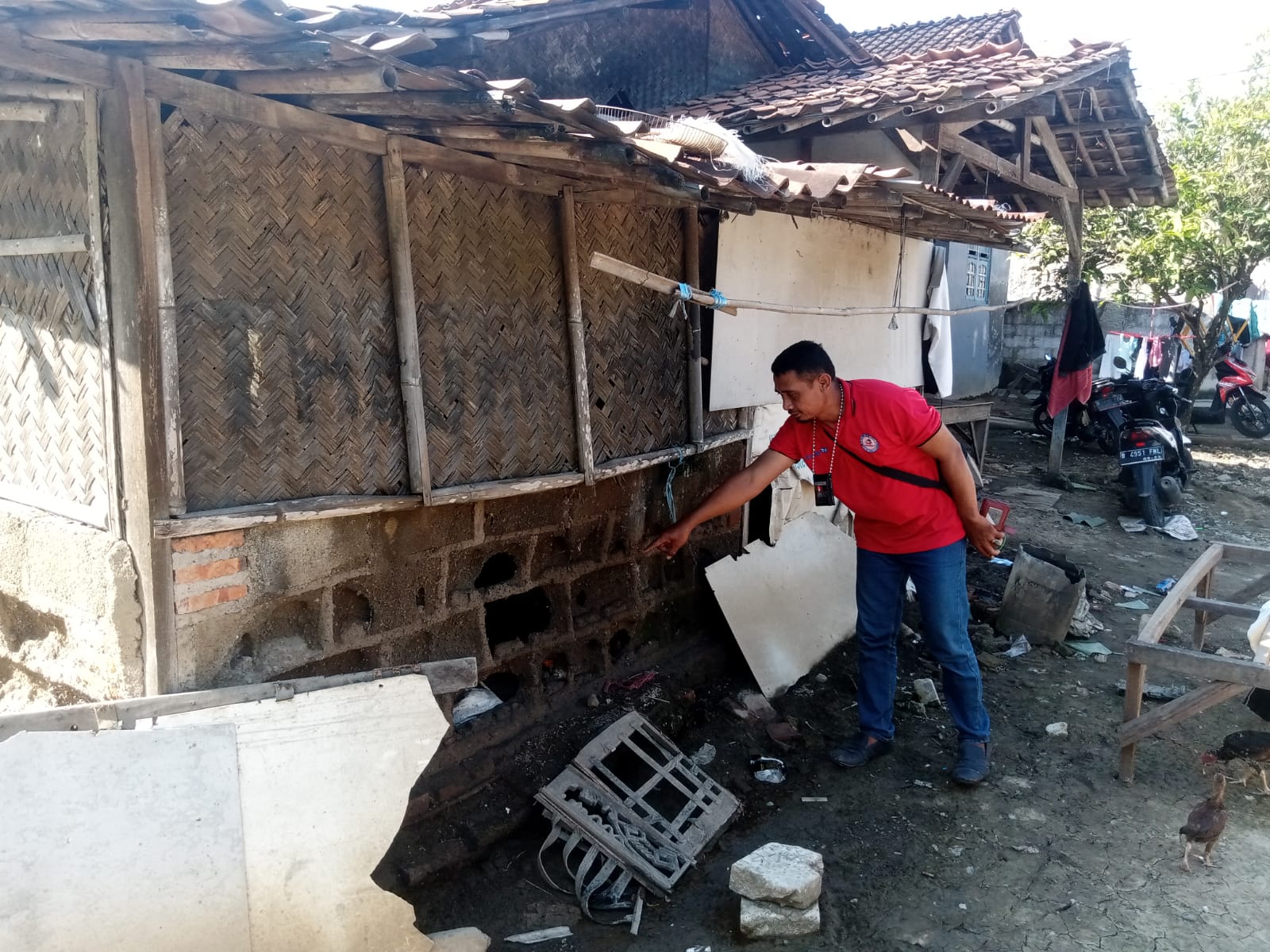 Nyaris Ambruk Rumah Warga Kampung Gempol Tak Tersentuh Program Bedah Rumah