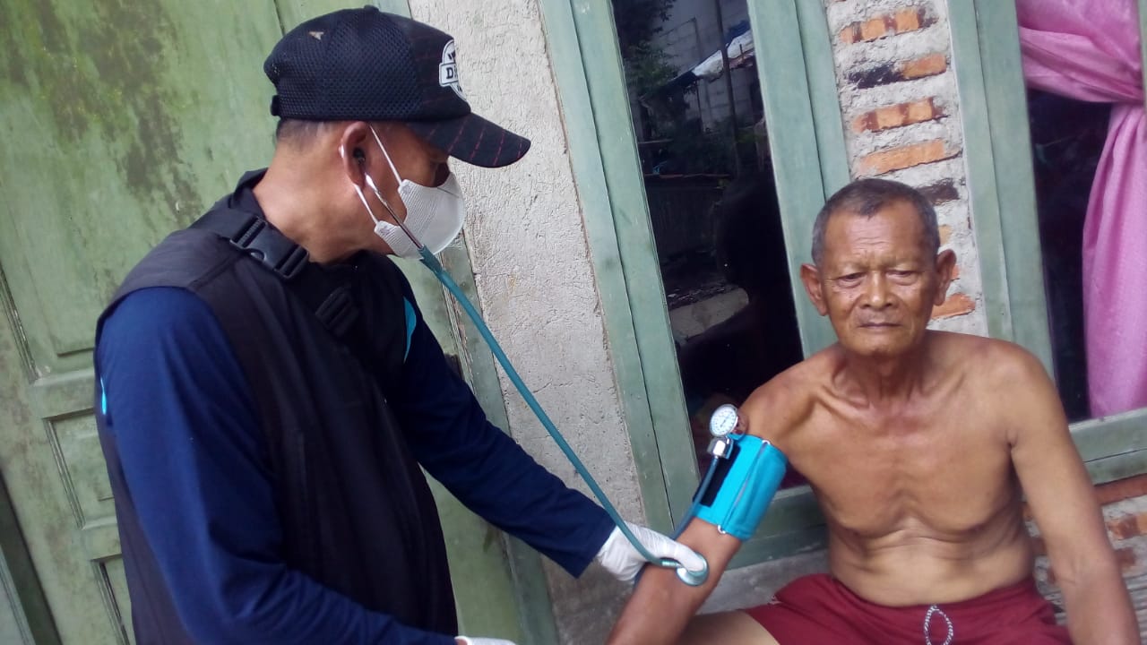 PemDes Bantarjaya Bersama Puskesmas Pebayuran Door To Door Di Setiap Dusun Giat Vaksinasi