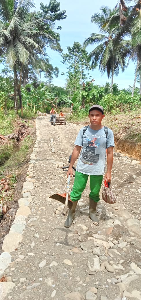 Perkerasan Jalan Mencapai Target 650 Meter Dusun I Desa Hiliwarokha, DD TA 2021