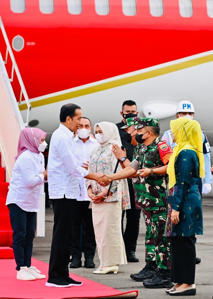 Pangdam I/BB Bersama Forkopimda Sambut Kedatangan Presiden RI di Medan