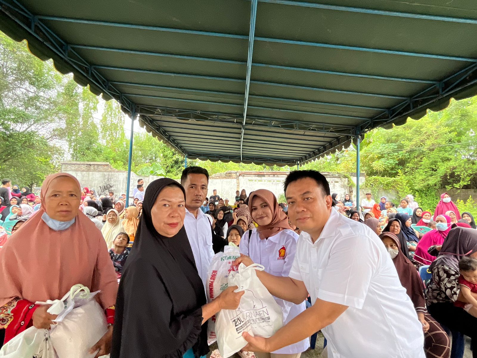 2024 Prabowo Harus Jadi Presiden, Kata Zulkarnaen Sambil Menyalurkan 3500 Paket Sembako Kepada Warga