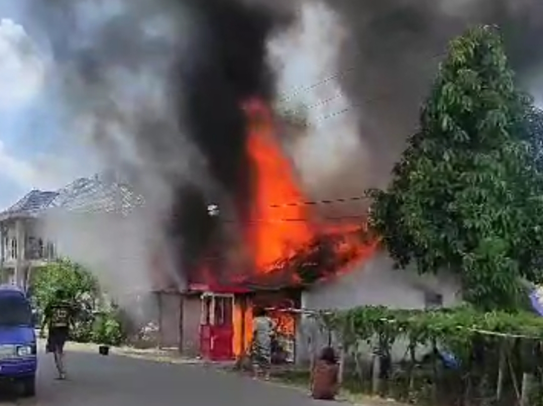 Rumah Warga di Kecamatan Air Hitam Ludes Terbakar Kerugian Diperkirakan Ratusan juta